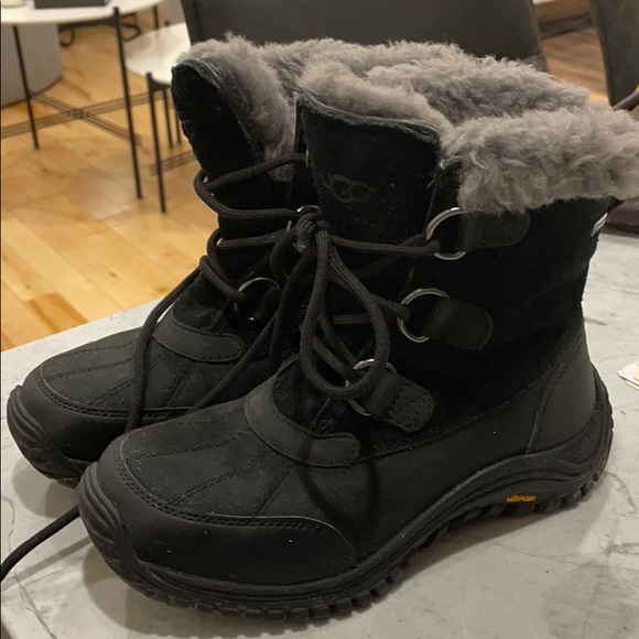 AUTHENTIC BLACK UGG WINTER BOOTS - Picture 1 of 4